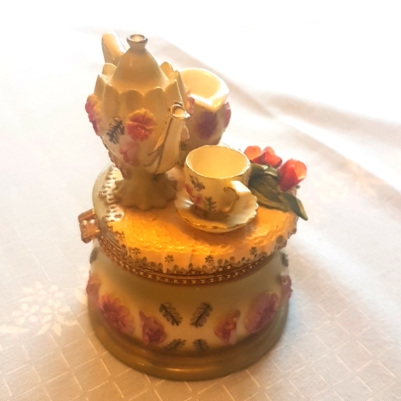 Vintage Tiny Trinket Box - Picture 2 of 12